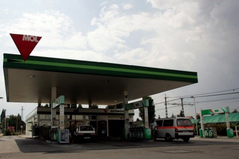 mol-kút (benzinkút, mol)