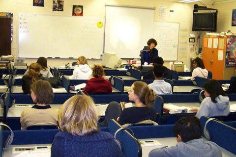 nyelviskola (nyelviskola)