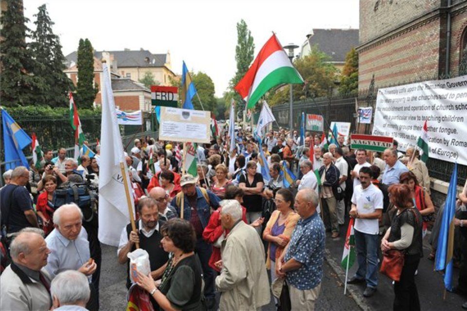 román nagykövetség-mikó-ügy (ingyenes, tüntetés román nagykövetség előtt, mikó-ügy)