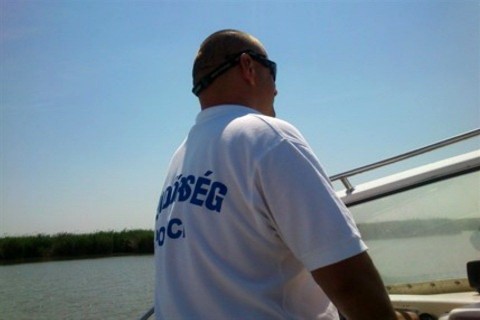 vízirendőr (vízirendőr)