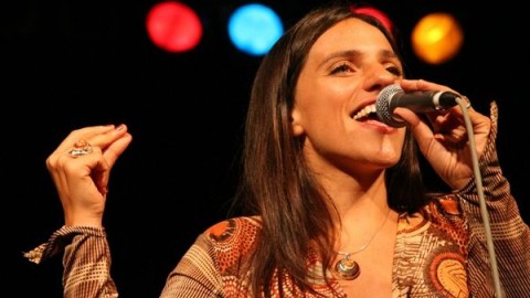 Palya Bea (palya bea, )