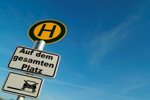 buszmegálló-németország (buszmegálló tábla)