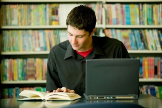 diák (könyvtár, laptop, )