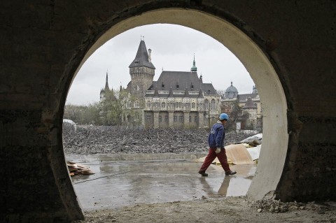 műjégpálya-felújítás (városligeti műjégpálya, felújítás, )