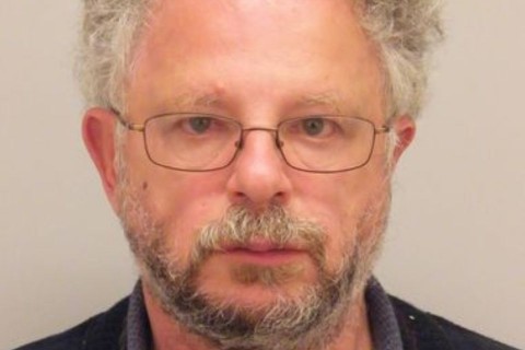 zaklató (zaklató, )