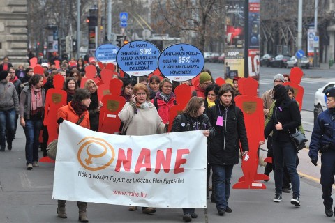 A nők elleni erőszak ellen tüntettek  (nane, nane egyesület, családon belüli erőszak, )