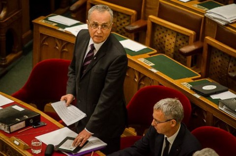 Kontrát Károly, parlament (parlament)