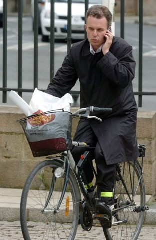 Mobil és bicaj (mobiltelefon, bicikli, )