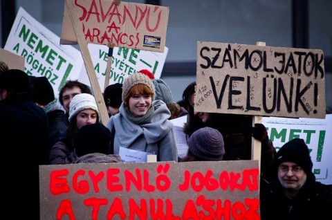 Tüntetés a felsőoktatási törvény ellen (felsőoktatási törvény, tüntetés, Hoffmann Rózsa, Hallgatói Hálózat)