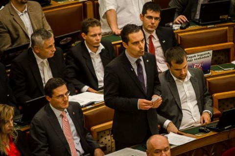 Vona Gábor, parlament (parlament)