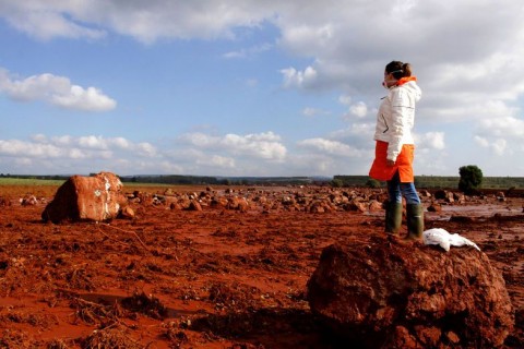 Vörösiszap (vörösiszap, )