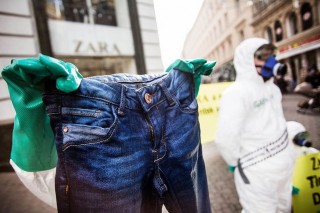 Zara vs Greenpeace (zara, greenpeace)