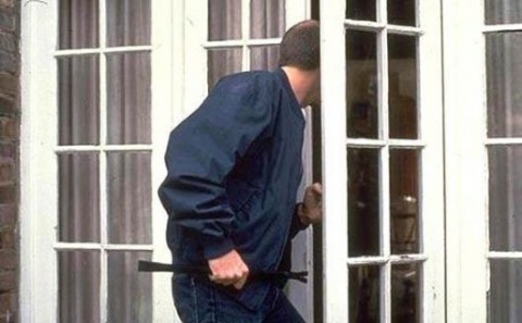 besurranó tolvaj (tolvaj, betörő, )