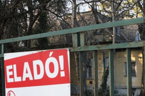 eladó ház (eladó ingatlan)