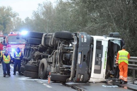 felborult kamion (ingyenes, )