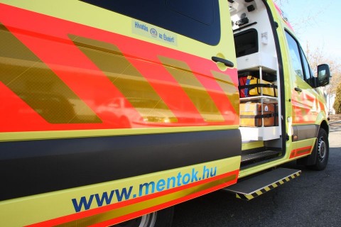 mento(960x640)(8).jpg (mentő, )