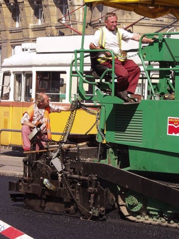 útfelújítás (útfelújítás, útjavítás, útépítő)