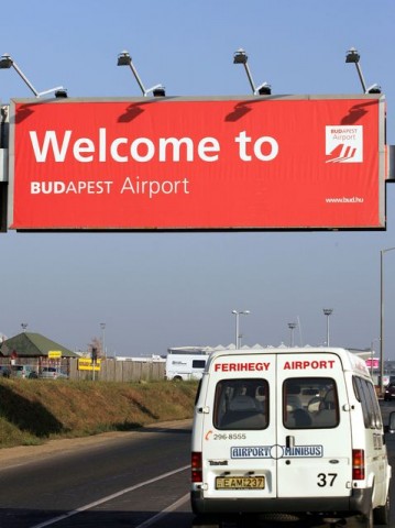Budapest-repuloter(960x640)(3).jpg (budapest, repülőtér, tábla, )