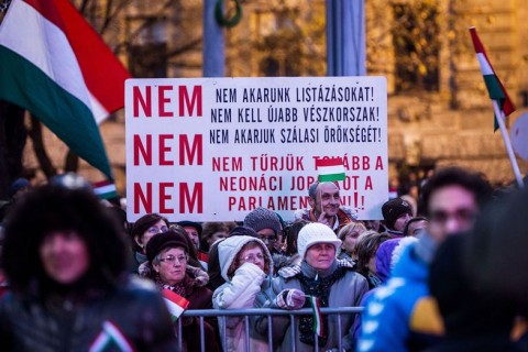 Tuntetes-a-Kossuth-teren(2)(210x140)(1).jpg (tüntetés, )