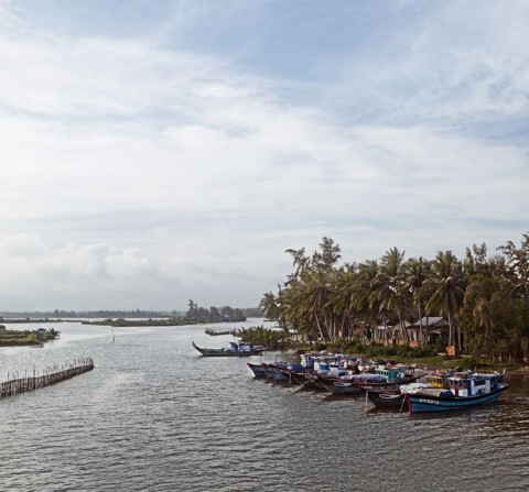 Vietnami halászfalu (csónak, tenger, vietnam, ázsia)