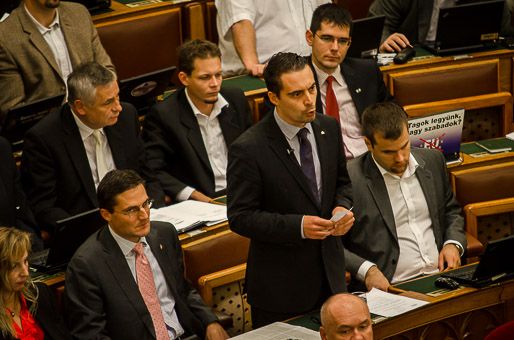 Vona Gábor, parlament (parlament)