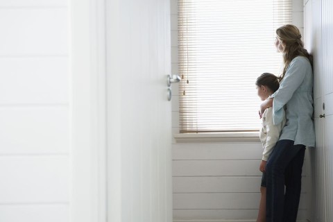 anya-gyermek (várakozás, anya-lánya, ablak, )