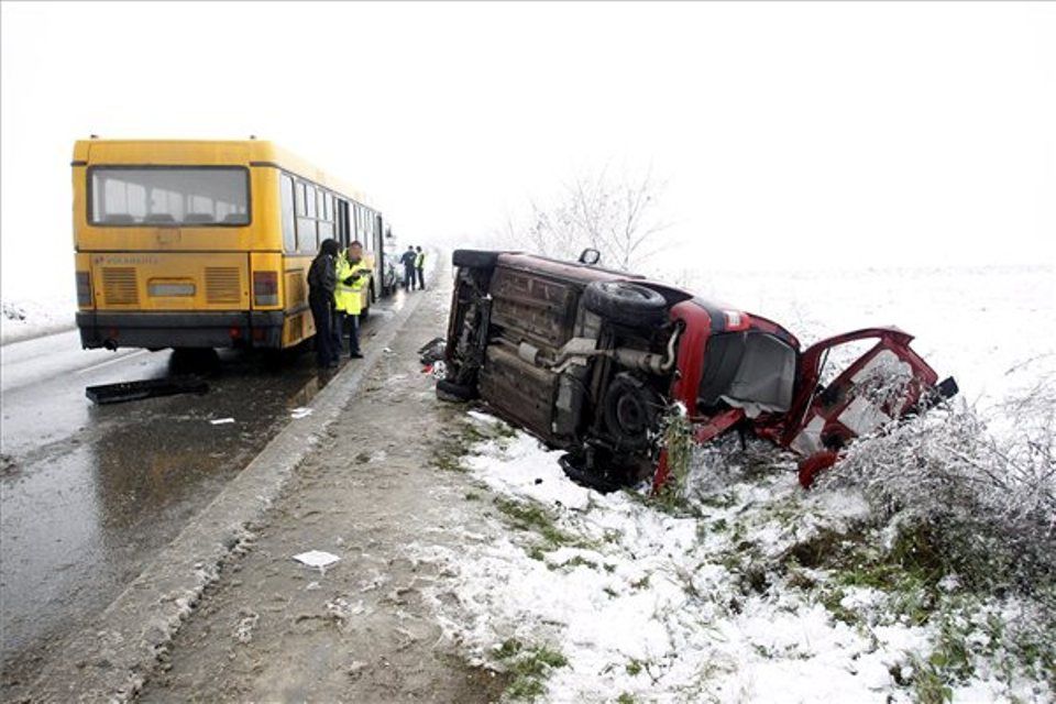 baleset busz és kisbusz karambolozott (ingyenes, )