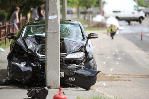 baleset(960x640).jpg (baleset, roncs, oszlop, karambol, )