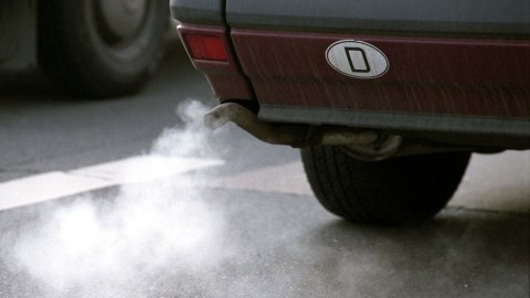 kipufogó (kipufogógáz, )