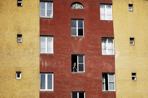 lakás (lakás, ház, cigaretta)