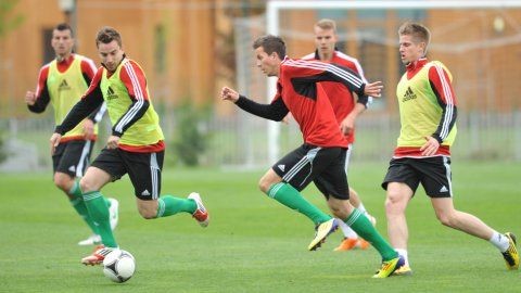 ligaválogatott (ligaválogatott, )