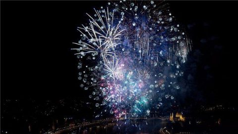 tuzijatek(4)(210x140)(1).jpg (tűzijáték)