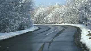 út (havas út, országút, tél, )