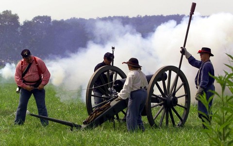 Ágyútűz (ágyú, lövés, )