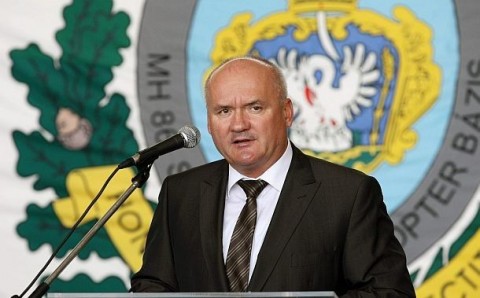 Hende Csaba (hende csaba, honvédelmi miniszter,)