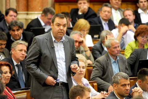 L(1)(960x640)(1).jpg (l. simon lászló, )