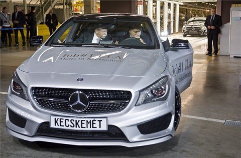 Orbán Viktor autót vezet (Orbán Viktor autót vezet)