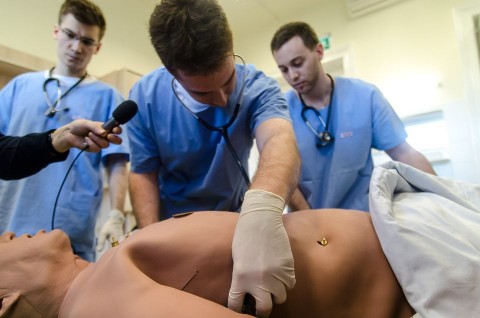 Orvosképzés robotokkal (Orvosképzés, robot)