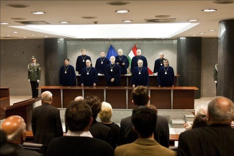 alkotmánybíróság (alkotmánybíróság)