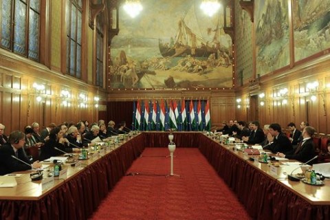 egyeztetés (egyeztetés, tárgyalás, )