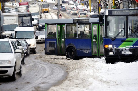 elakadt buszok (bkv, havazás, )