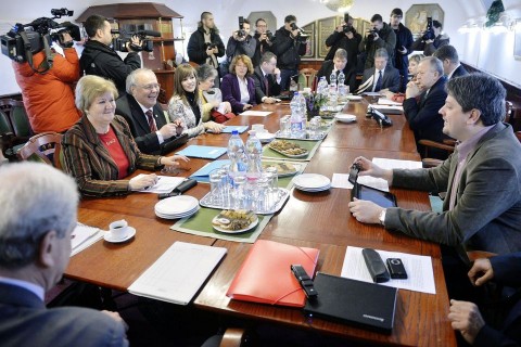 ellenzéki egyeztetés (ellenzéki egyeztetés)