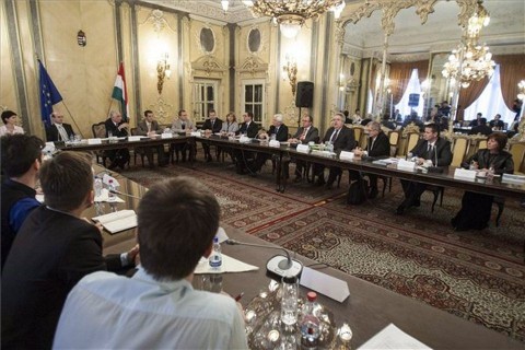 felsőoktatási kerekasztal (felsőoktatási kerekasztal, )