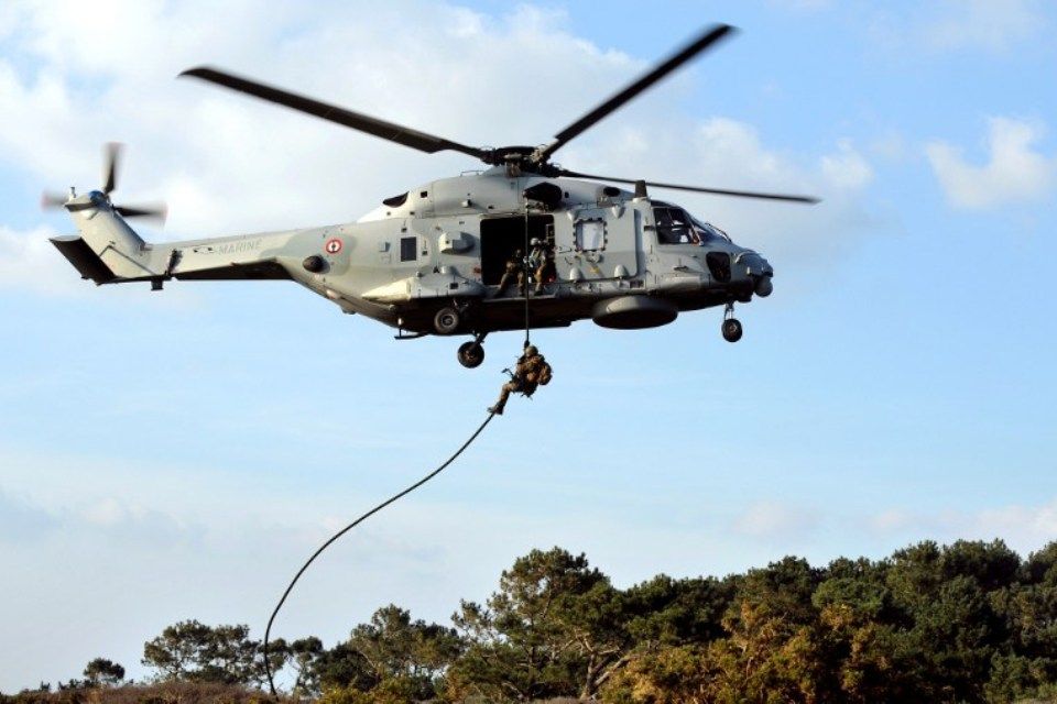 francia kommandó (francia kommandó, katonai helikopter)