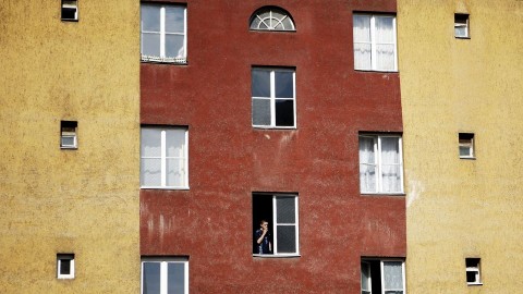 lakás (lakás, ház, cigaretta, )