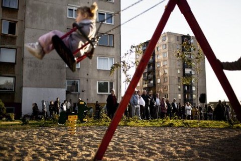 miskolci-lakotelep(210x140)(1).jpg (miskolc, játszótér, lakótelep, )