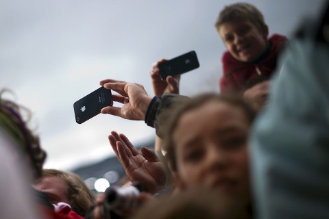 okostelefon (okostelefon, gyerek, iphone, koncert, )