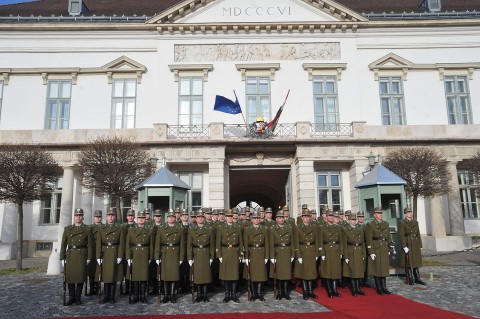 palotaőrség (palotaőrség)