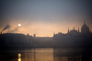 parlament-a-kodben(210x140)(2).jpg (köd, budapest, parlament, időjárás, )