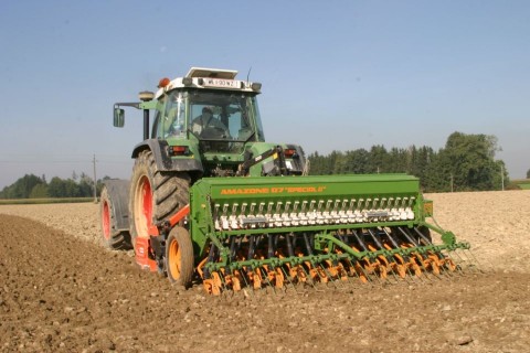 szánt (szántás, szántóföld, föld, )